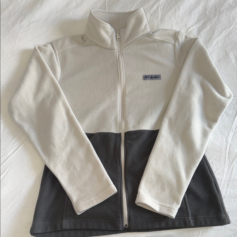 Columbia Women's Zip Up sweater in Cream and Gray